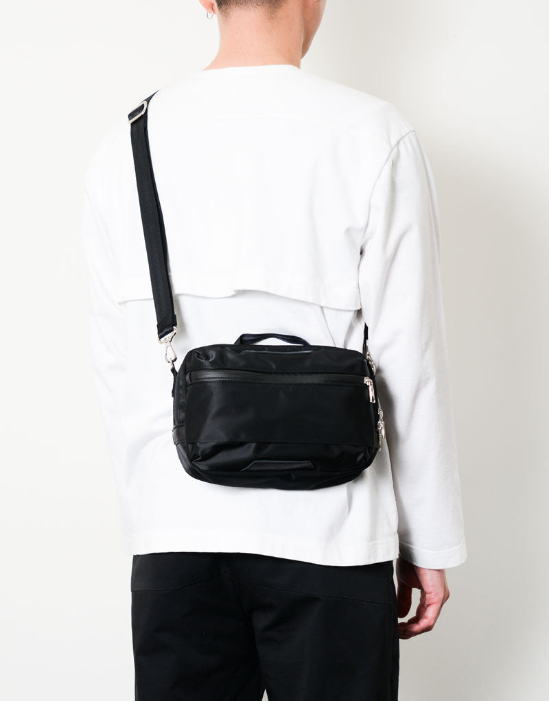 24時間以内発送 完売品 希少 18fw Shoulder Bag Supreme Leather Shoulder Bag (FW24) - $110
