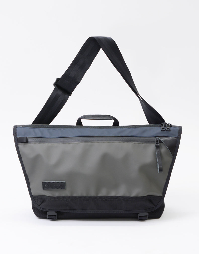 Slick messenger bag No.02487