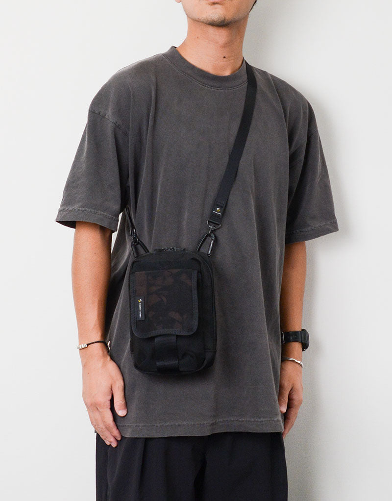 Broad shoulder pouch No.02853