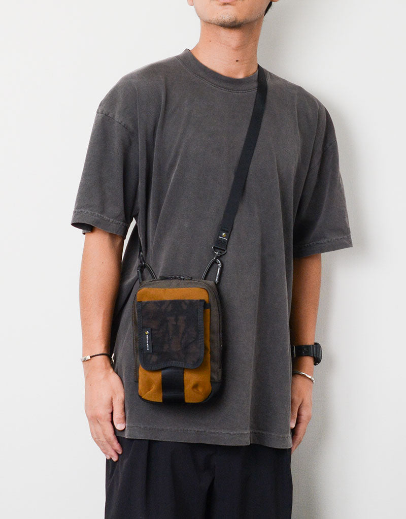 Broad shoulder pouch No.02853