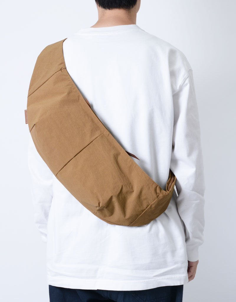 ブラウン スリングバッグ ナイロン レザー