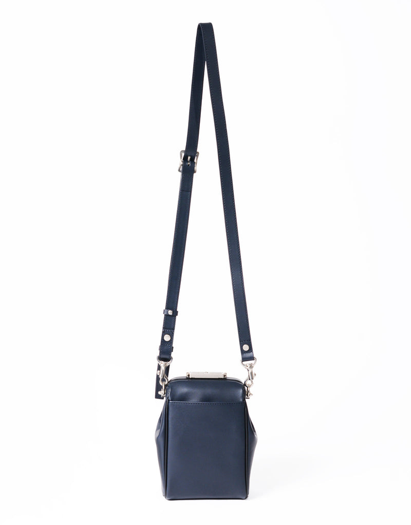 [Scheduled to be released on 10/24 (Friday)] Tact leather ver. Micro shoulder bag No.04027-l