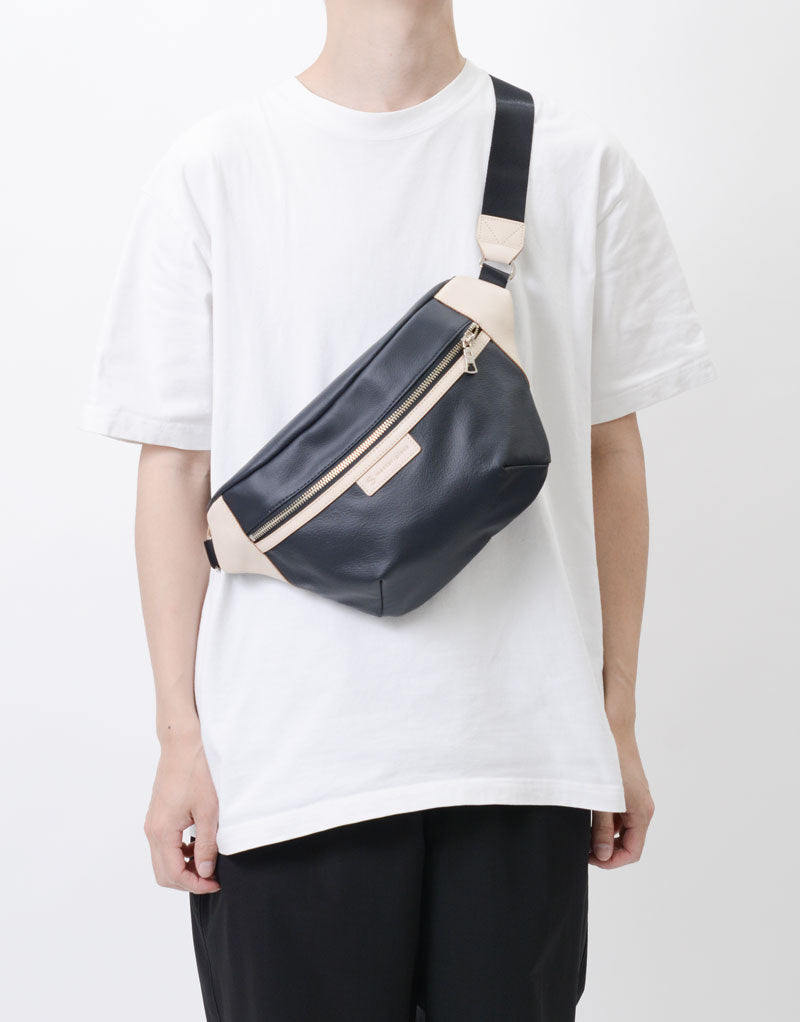 CRESCENT Sling Bag M No.525240