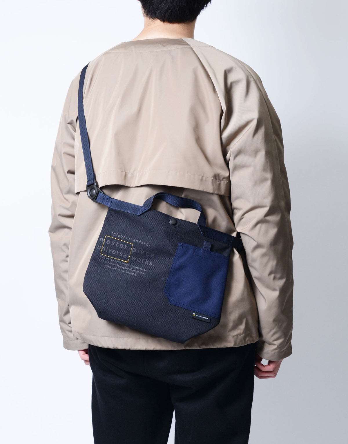 UNIVERSAL PRODUCTS. MESSENGER BAG NAVY