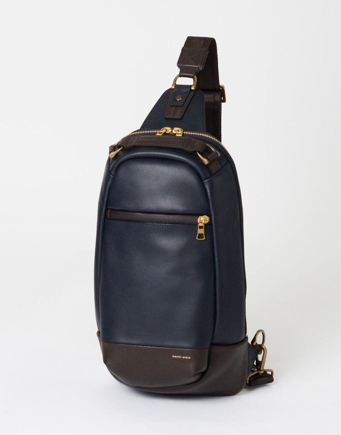 master-pieceのボディバッグ